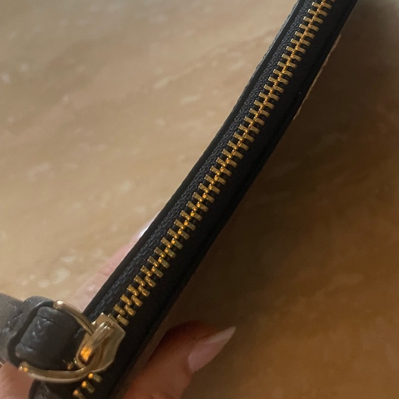 Coach LIKE NEW Wallet Wristlet 5” x 8”
Gold hardware - Picture 6 of 11